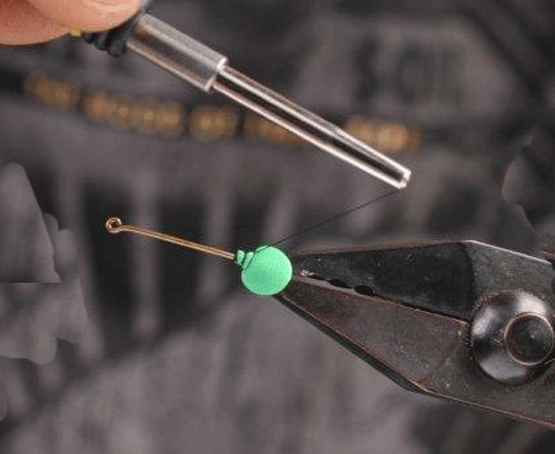 Tying-on-egg-sack
